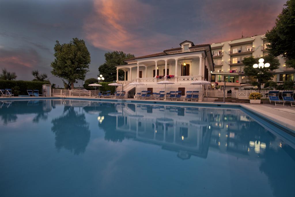 Hotel Venus Gabicce Mare Kültér fotó
